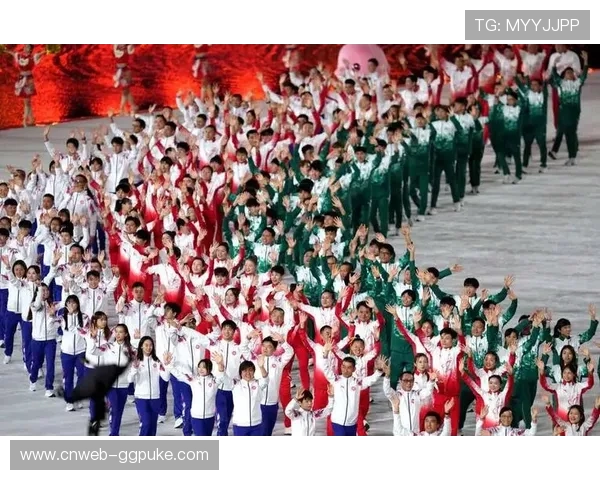 广东省足球超级联赛南沙开幕，2.5万观众入场